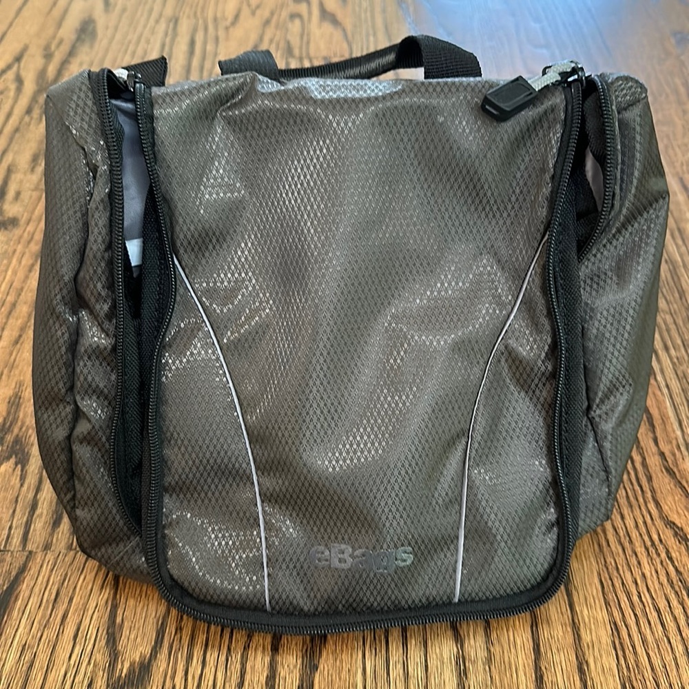 Ebags classic toiletry bag